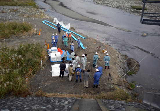 2013年　富士川　水質事故対策訓練1