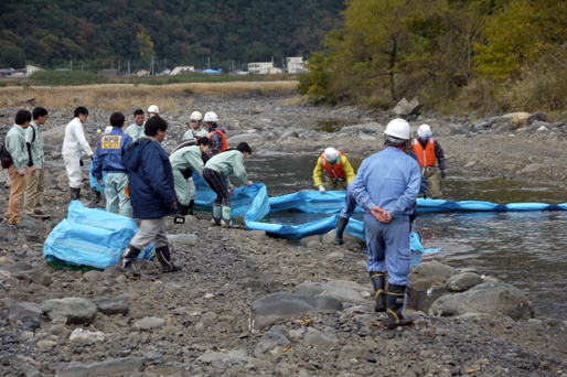 2016年11月　富士川　水質事故対策訓練2